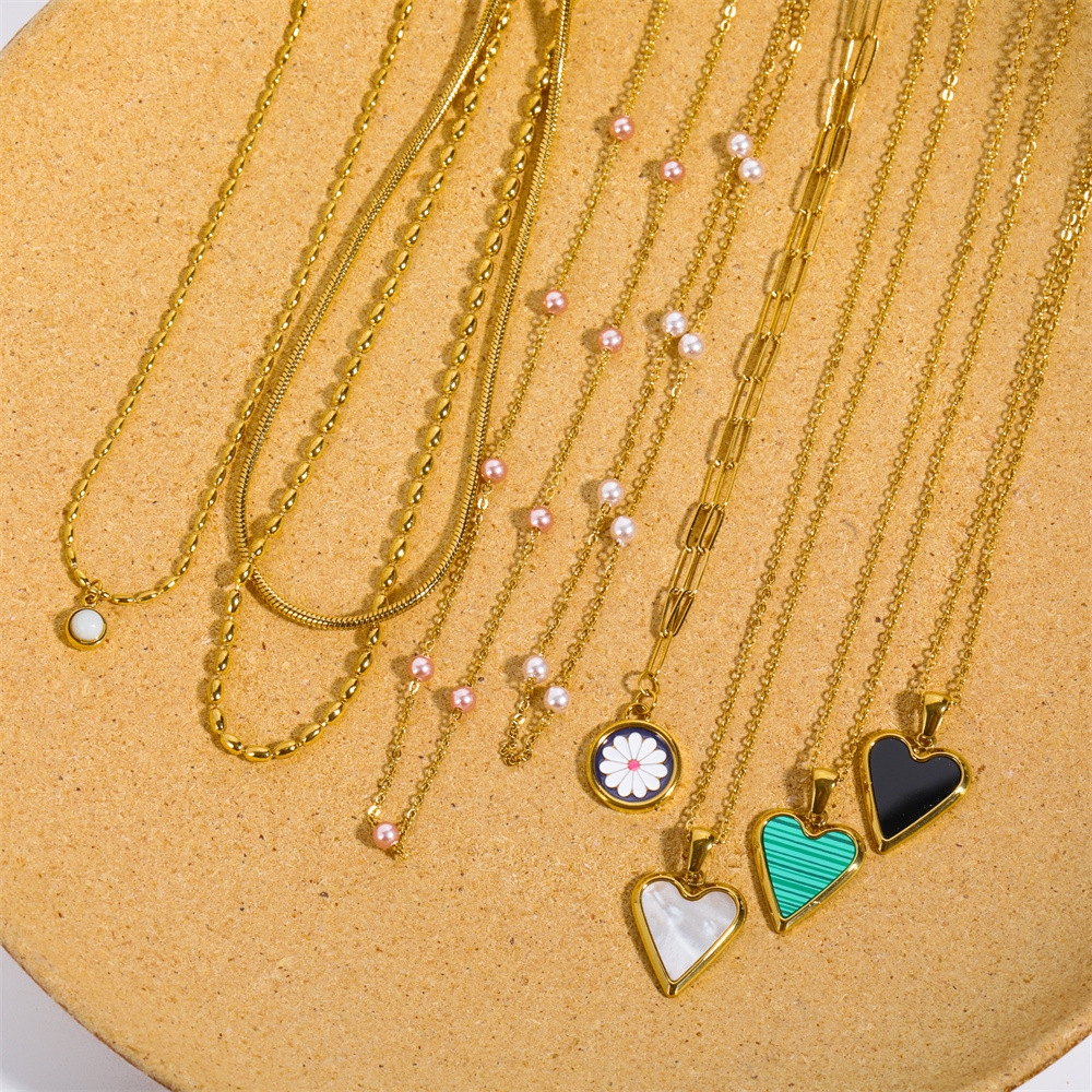 wholesale Designer heart-to-heart baby daisy round necklace with multiple layers of rice pearl satellite chain
wholesale Designer heart-to-heart baby daisy round necklace with multiple layers of rice pearl satellite chain