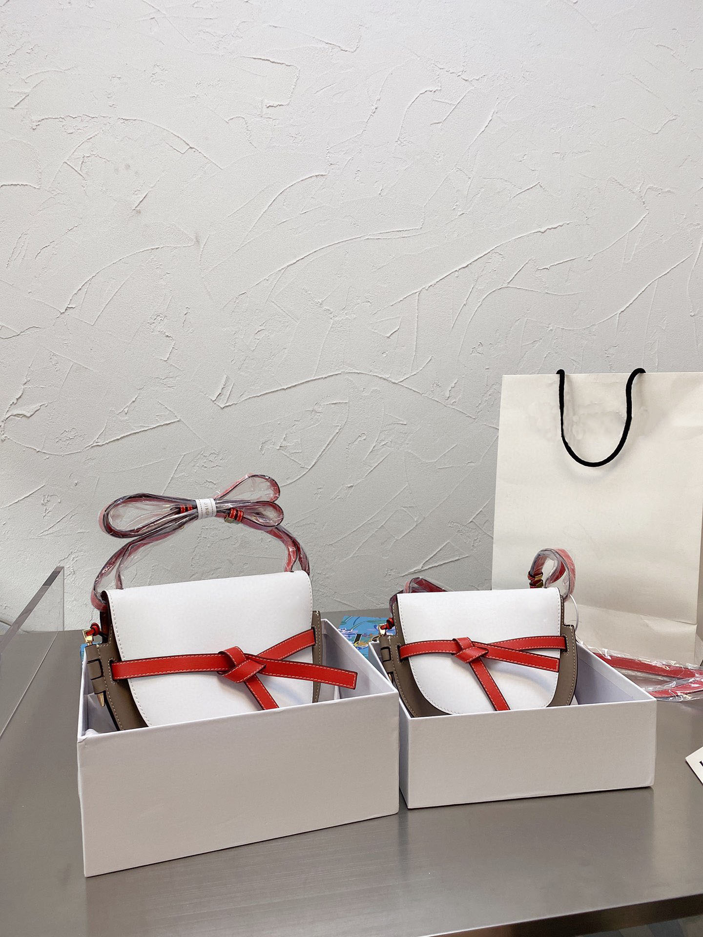 2023 Women Fashion luxurys Shoulder Bags Designer Messenger Bag Leather Handbags crossbody Wallet Purse Ladies Cross body Bags Totes Top Quality Two sizes handbag
2023 Women Fashion luxurys Shoulder Bags Designer Messenger Bag Leather Handbags crossbody Wallet Purse Ladies Cross body Bags Totes Top Quality Two sizes handbag