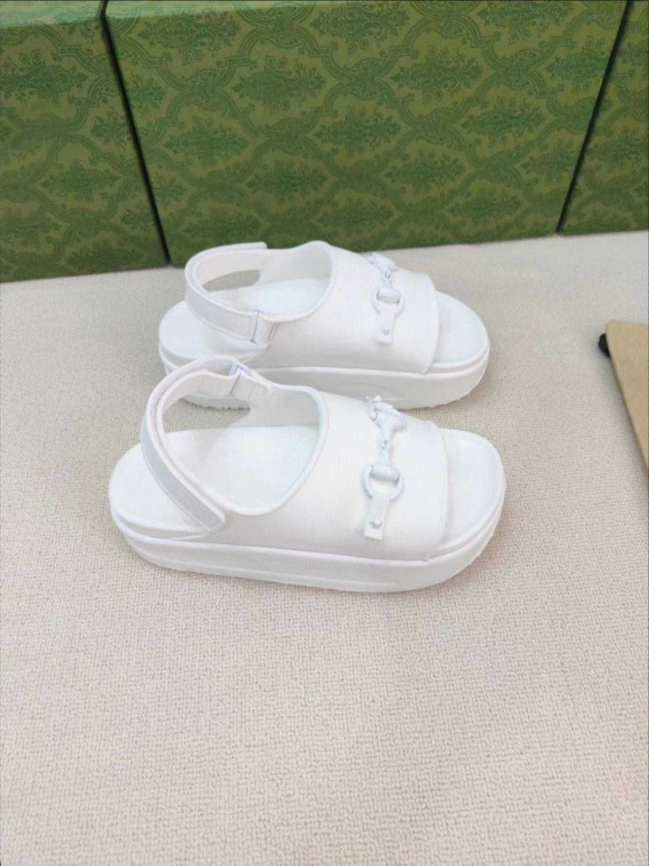 new europ shoes designer women's Mid Heel sandal slippers,Soft soled , fashionable, sexy and lovely, sunny beach woman shoes slippers Snap closure design, Sky blue
new europ shoes designer women's Mid Heel sandal slippers,Soft soled , fashionable, sexy and lovely, sunny beach woman shoes slippers Snap closure design, Sky blue