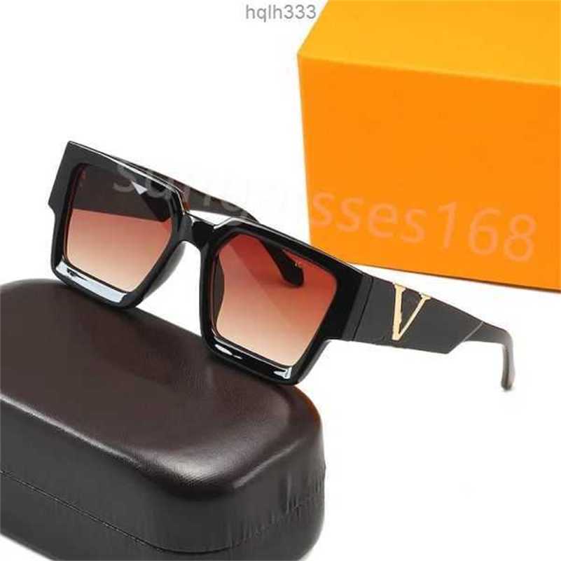 Designer Sunglasses for Women Mens Sunglasses Men Flower Lens Sunglasses with Letter Designer Sun Glasses Unisex Traveling Sunglass067f
Designer Sunglasses for Women Mens Sunglasses Men Flower Lens Sunglasses with Letter Designer Sun Glasses Unisex Traveling Sunglass067f