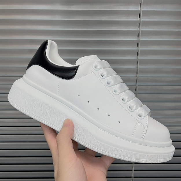 Designer Woman shoe Leather Lace Up Men Fashion Platform Oversized Sneakers White Black mens womens Luxury velvet suede Casual Shoes Chaussures de Espadrilles
Designer Woman shoe Leather Lace Up Men Fashion Platform Oversized Sneakers White Black mens womens Luxury velvet suede Casual Shoes Chaussures de Espadrilles
