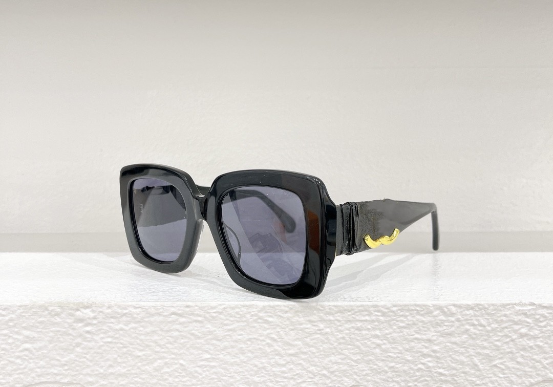 Black sunglasses ch Original high quality 5474 Q Designer Sunglasses for women mens famous fashionable Classic retro eyeglass fashion design uv400
Black sunglasses ch Original high quality 5474 Q Designer Sunglasses for women mens famous fashionable Classic retro eyeglass fashion design uv400