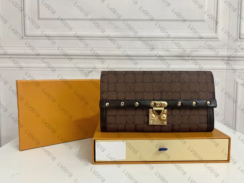 designer Long Purse luxury card holder letter flower print women girl gifts with S lock and rivet design 60535 with box, Invoices are not sold separate
designer Long Purse luxury card holder letter flower print women girl gifts with S lock and rivet design 60535 with box, Invoices are not sold separate