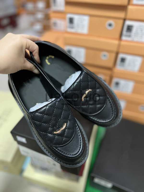 Dress Shoes 2023 Designer Dress Shoe C branded Black white Loafers Women Quilted Leather casual Shoes Flap Chunky Sneakers Calfskin Shoes Luxury Mules loafer size 34, Yfclf2151 black
Dress Shoes 2023 Designer Dress Shoe C branded Black white Loafers Women Quilted Leather casual Shoes Flap Chunky Sneakers Calfskin Shoes Luxury Mules loafer size 34, Yfclf2151 black