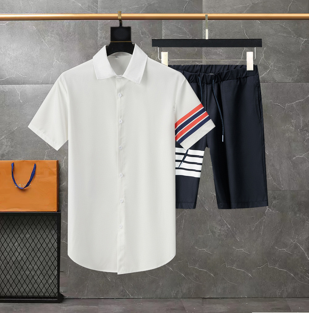 Casual set Mens Tracksuits designer suit short sleeve shorts suit N print sports casual fashion quick dry suit White and black shirt set Asian size M-3XL
Casual set Mens Tracksuits designer suit short sleeve shorts suit N print sports casual fashion quick dry suit White and black shirt set Asian size M-3XL