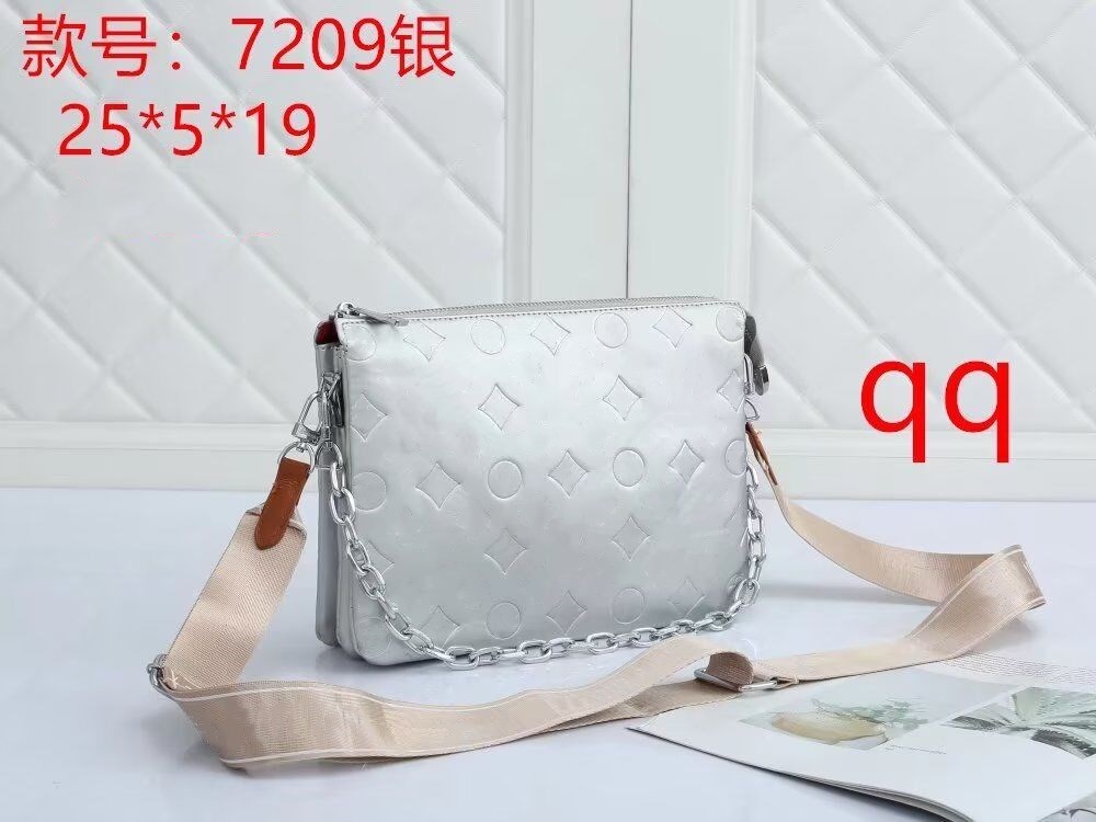 POCHETTE COSSIN Handbag Crossbody Bag Women's Leather Bag Chain Bag Wallet Embossed Old Flower Pattern Silver Genuine Leather
POCHETTE COSSIN Handbag Crossbody Bag Women's Leather Bag Chain Bag Wallet Embossed Old Flower Pattern Silver Genuine Leather