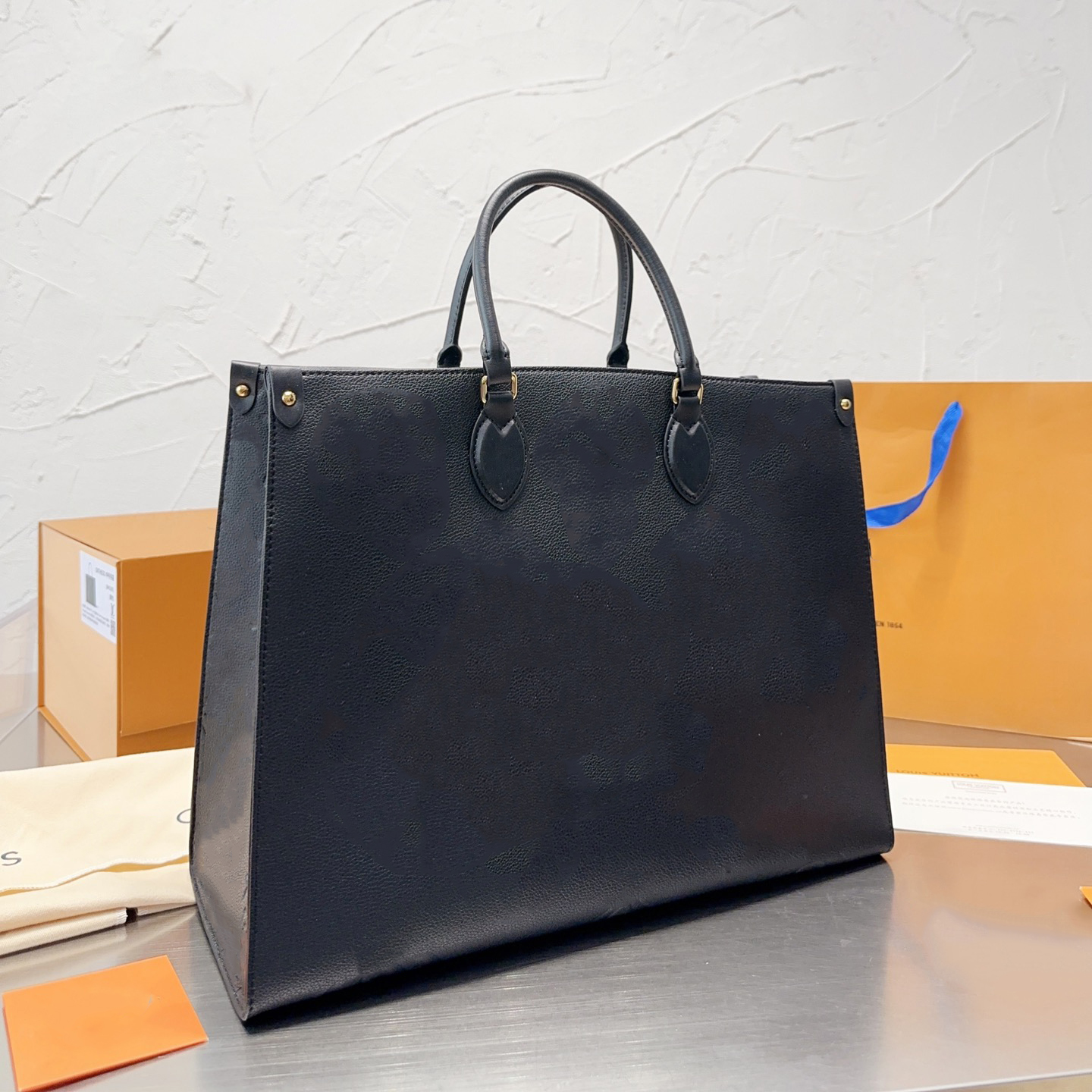7A Designer bag onthego MM PM GM tote bag ladies shoulder handbag print ladies new style leather leather bag fashion shopping bag, Black
7A Designer bag onthego MM PM GM tote bag ladies shoulder handbag print ladies new style leather leather bag fashion shopping bag, Black