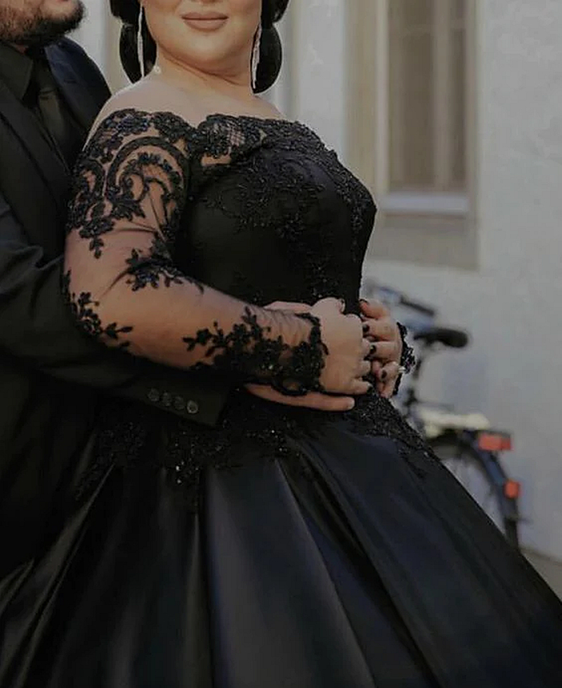 Bateau Neck Black Gothic Wedding Dresses Long Sleeve Lace Appliques A Line Satin Bridal Gowns Gorgeous Plus Size Bride Wear Custom Made 2023