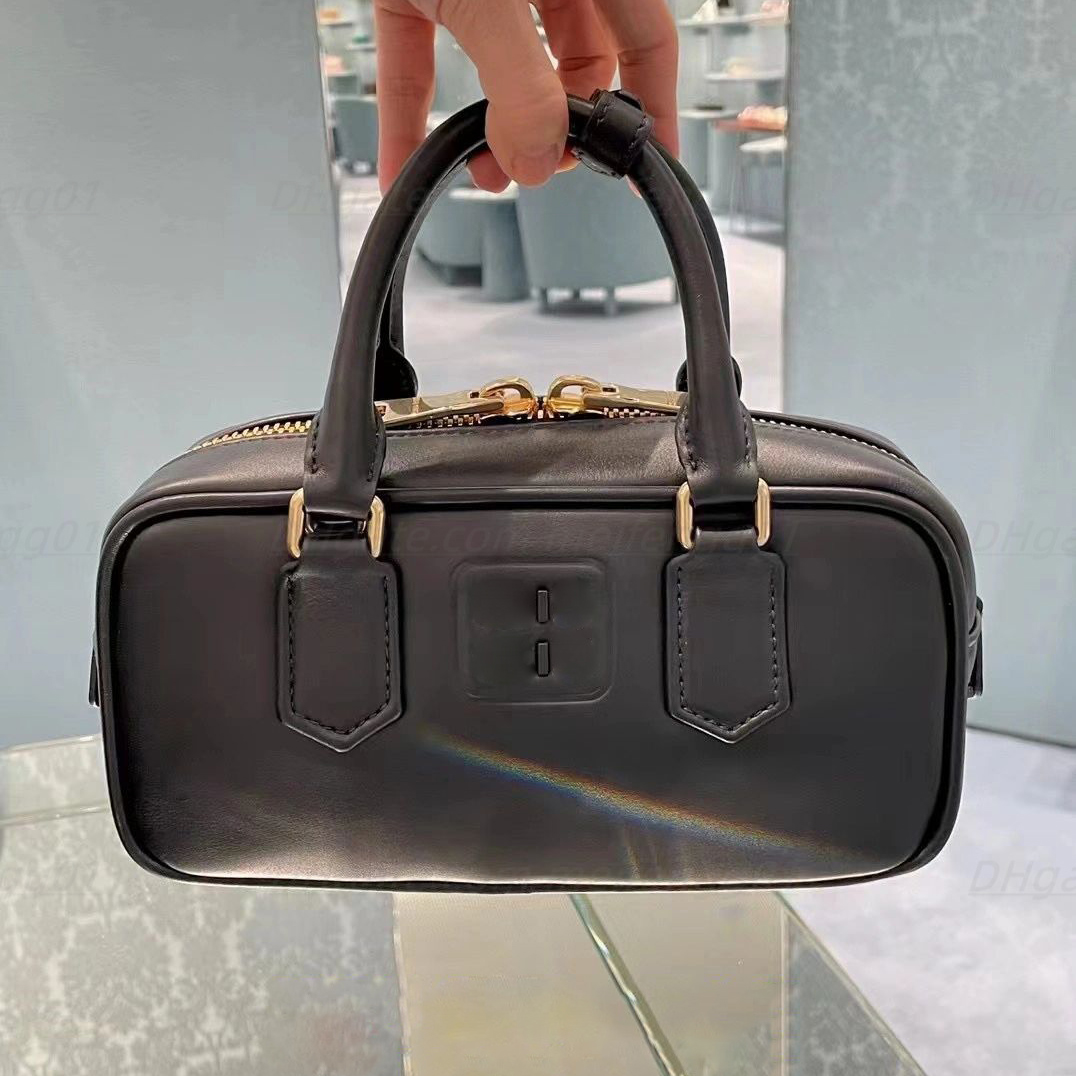 Fashion High Quality Cross Body Shoulder bags Original Designers Women Cosmetic Bags Handbags bags Totes True Leather Luxuries New items Evening Bags Hand clutch, Apricot color
Fashion High Quality Cross Body Shoulder bags Original Designers Women Cosmetic Bags Handbags bags Totes True Leather Luxuries New items Evening Bags Hand clutch, Apricot color