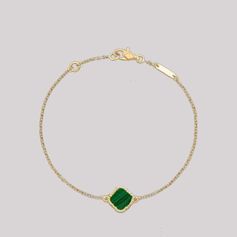 Green clovers single flower bracelet 18 style Fashion Classic 4/Four Leaf Clover Charm Bracelets Bangle Chain 18K Gold Agate Shell Mother-of-Pearl for Wedding
Green clovers single flower bracelet 18 style Fashion Classic 4/Four Leaf Clover Charm Bracelets Bangle Chain 18K Gold Agate Shell Mother-of-Pearl for Wedding