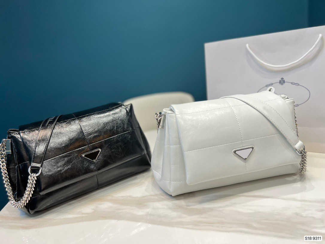 Fashion Women's Triangle Chain Bag Luxury Pleated Lacquer Leather Bag Designer Business Casual Shoulder Bag, White
Fashion Women's Triangle Chain Bag Luxury Pleated Lacquer Leather Bag Designer Business Casual Shoulder Bag, White