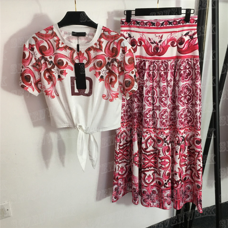 Vintage Print T Shirts Tops Dress Suits For Women Summer Vacation Casual Short Style Tees High Waist Long Skirts Two Piece, Red
Vintage Print T Shirts Tops Dress Suits For Women Summer Vacation Casual Short Style Tees High Waist Long Skirts Two Piece, Red