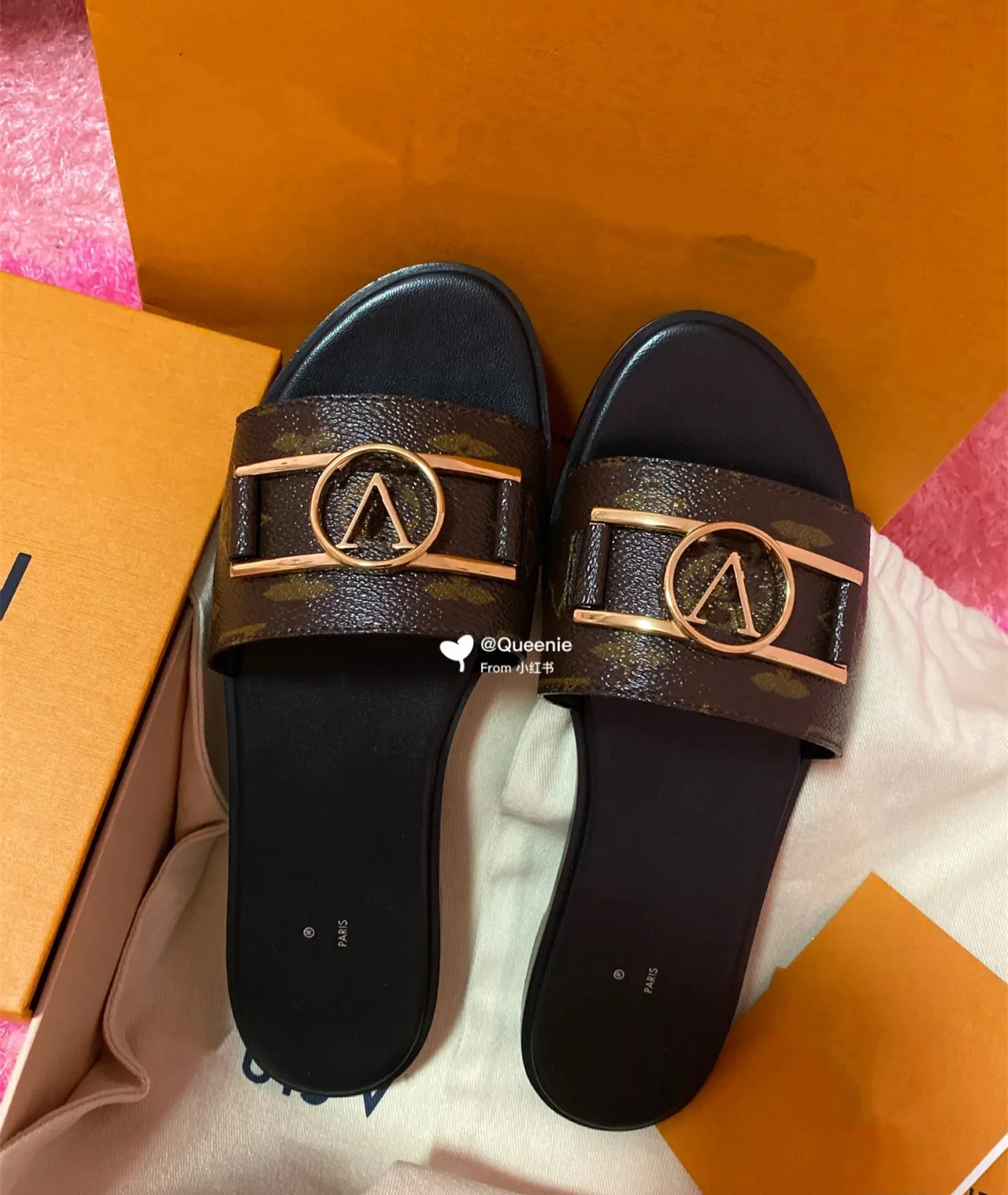 Paris Luxury Designer Women Sandals Charm Open-toe Set Foot 2023 tory Vacation Beach Flat slippers Casual Lock Flip Flops Women Shoes G Slide brands, High quality
Paris Luxury Designer Women Sandals Charm Open-toe Set Foot 2023 tory Vacation Beach Flat slippers Casual Lock Flip Flops Women Shoes G Slide brands, High quality