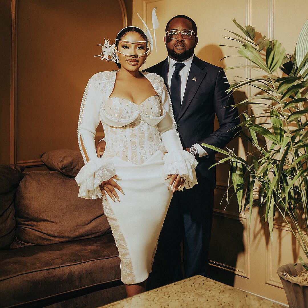 Elegant Long Sleeves Sheath Civil Wedding Dresses With Back Bow Train Sweetheart Neck Knee Length Crystals Beaded Lace Sexy African Corset Bridal Gown