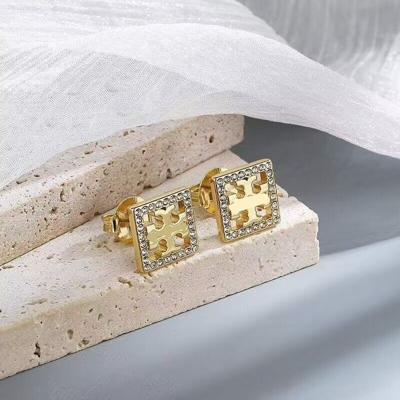 Luxury girls original branded square diamond hollow stud 18k Gold women letter logo engrave earrings wedding party jewelry
Luxury girls original branded square diamond hollow stud 18k Gold women letter logo engrave earrings wedding party jewelry