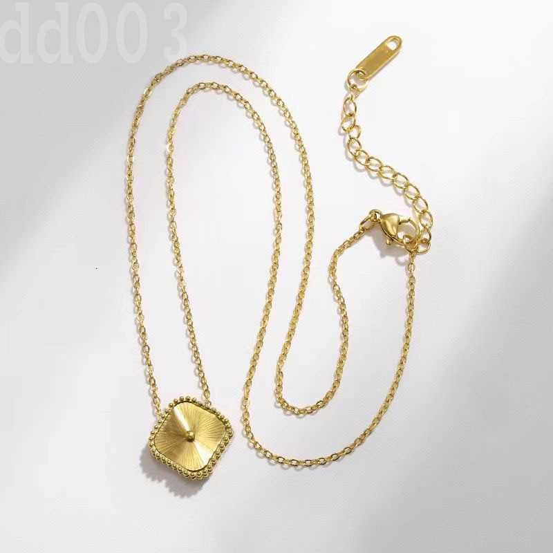 Gemstones four leaf clovers mens necklaces for women trendy metal unique classical fine VCARA45900 mother s day chains luxury pendant designer necklace ZB002 E23
Gemstones four leaf clovers mens necklaces for women trendy metal unique classical fine VCARA45900 mother s day chains luxury pendant designer necklace ZB002 E23