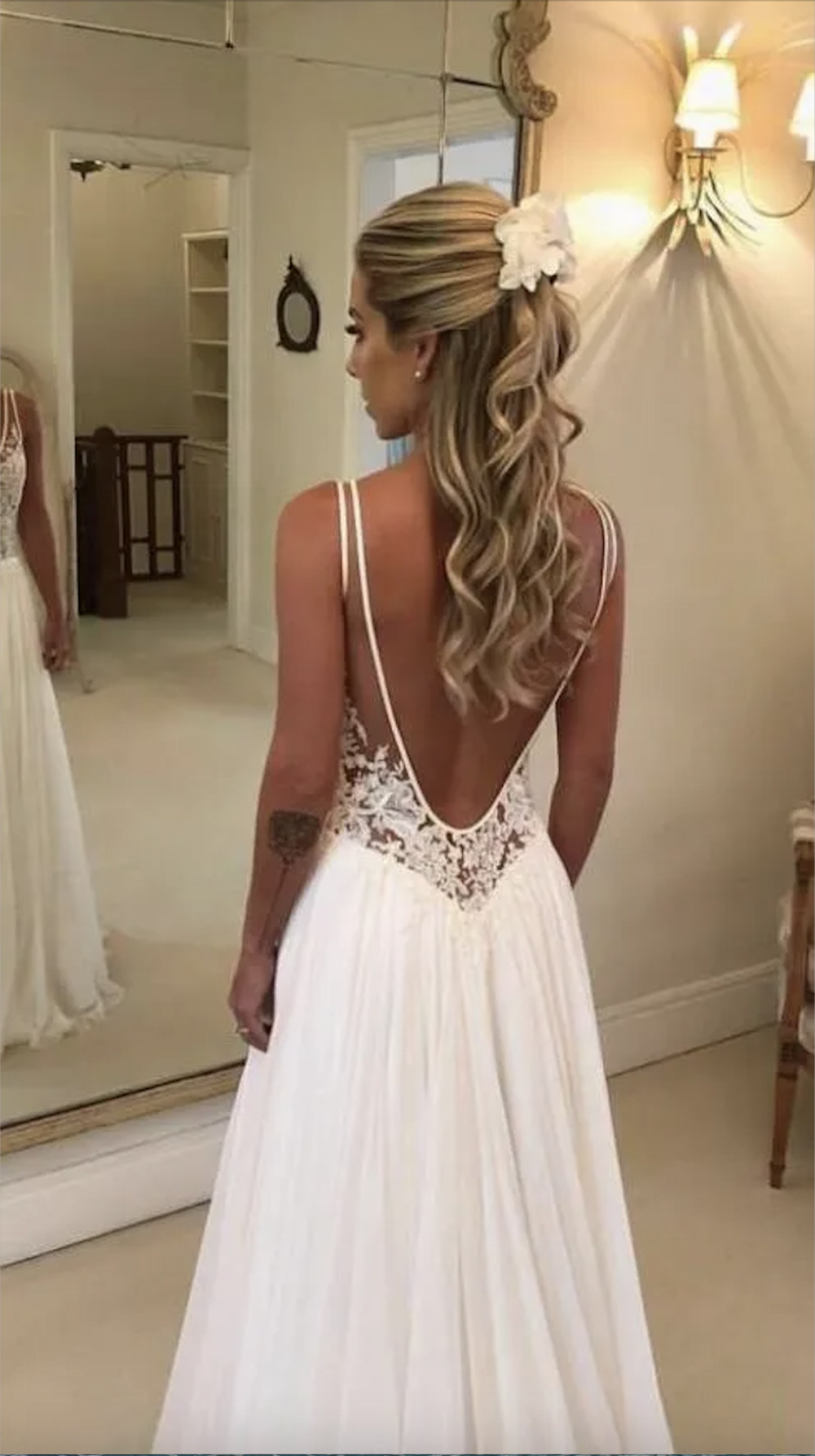 2023 Cheap Beach Dresses Lace Appliqued V Neck A Line Sexy Backless Boho Wedding Dress Sweep Train Custom Garden Bridal Gowns 0509