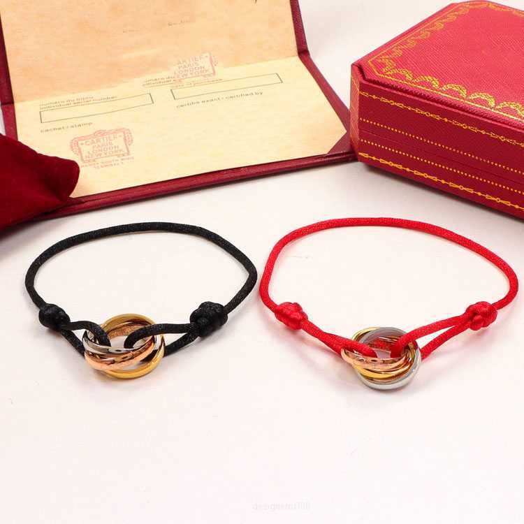 Charm Bracelets 23ss Fashion Stainless Steel Trinity Ring String Bracelet Three Rings Hand Strap Couple Bracelets for Women and Men Fashion Jewwelry Famous Brand
Charm Bracelets 23ss Fashion Stainless Steel Trinity Ring String Bracelet Three Rings Hand Strap Couple Bracelets for Women and Men Fashion Jewwelry Famous Brand