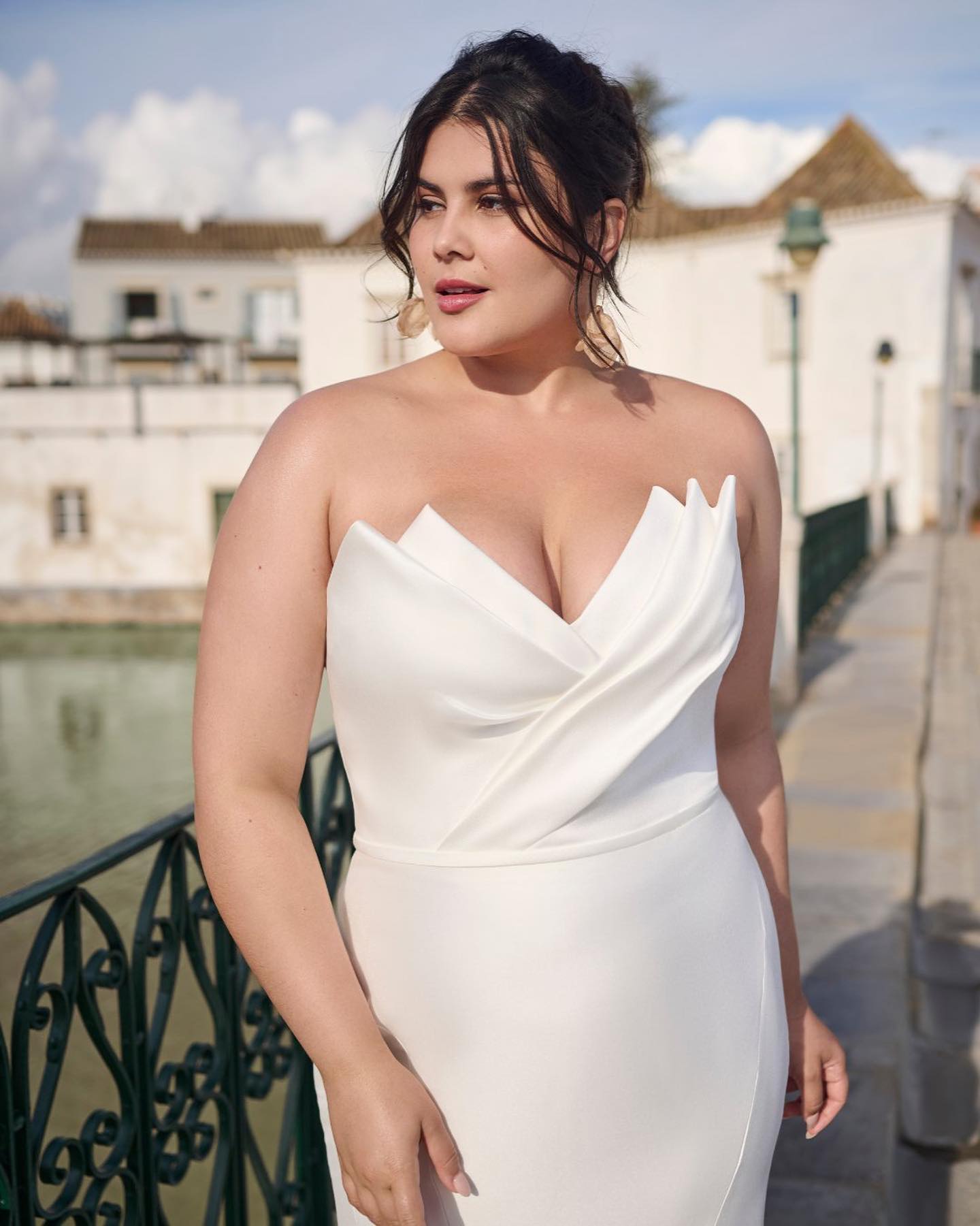 Plus Size Ruched Mermaid Wedding Dress V Neck Satin Bow Tie Bridal Gown Button Train Women Rode De Mariee