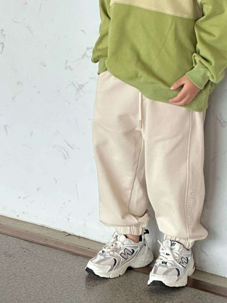 Boys' Spring Casual Pants Loose Fit Simple Fashion Baby Clothing Solid Color Design High Quality Elastic Waist Pants Autumn Skincare Comfort Suitable for ages 2 to 14, Yellow
Boys' Spring Casual Pants Loose Fit Simple Fashion Baby Clothing Solid Color Design High Quality Elastic Waist Pants Autumn Skincare Comfort Suitable for ages 2 to 14, Yellow