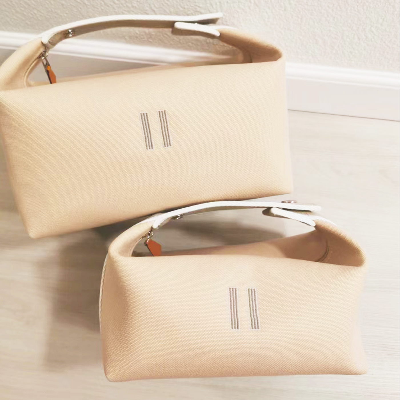Mirror quality toiletry wash pouch cosmetic Cosmetic Bag wash makeup top handle duffle storage luxurys Designer Cross Body Totes Small square Clutch Shoulder Bags, Double color matching-orange
Mirror quality toiletry wash pouch cosmetic Cosmetic Bag wash makeup top handle duffle storage luxurys Designer Cross Body Totes Small square Clutch Shoulder Bags, Double color matching-orange