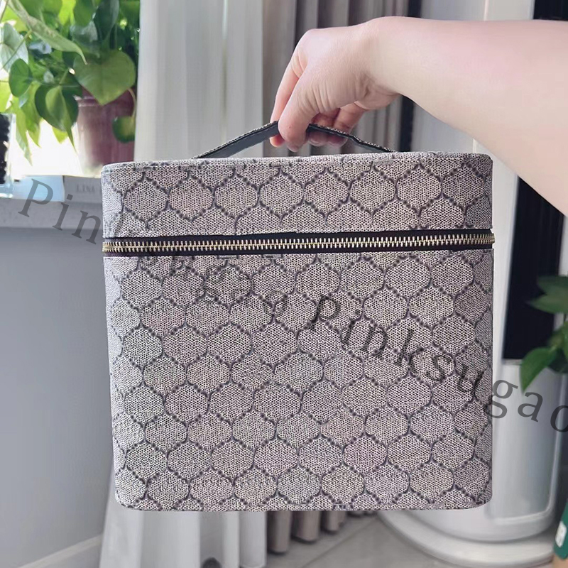 women cosmetic bag makeup bag clutch bags hangbags high quality large capacity pu leather shopping bags handbags purse 2style danyuepi-230612-37, Khaki-style 2
women cosmetic bag makeup bag clutch bags hangbags high quality large capacity pu leather shopping bags handbags purse 2style danyuepi-230612-37, Khaki-style 2