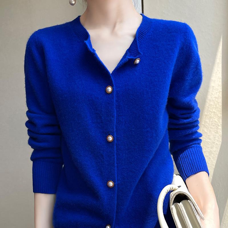 Sweaters Merino Wool Knitted Cardigan Women's Senior Pearl Button LongSleeved Top Loose Simple Solid Color Sweaters Spring Autumn Basic, Beige
Sweaters Merino Wool Knitted Cardigan Women's Senior Pearl Button LongSleeved Top Loose Simple Solid Color Sweaters Spring Autumn Basic, Beige