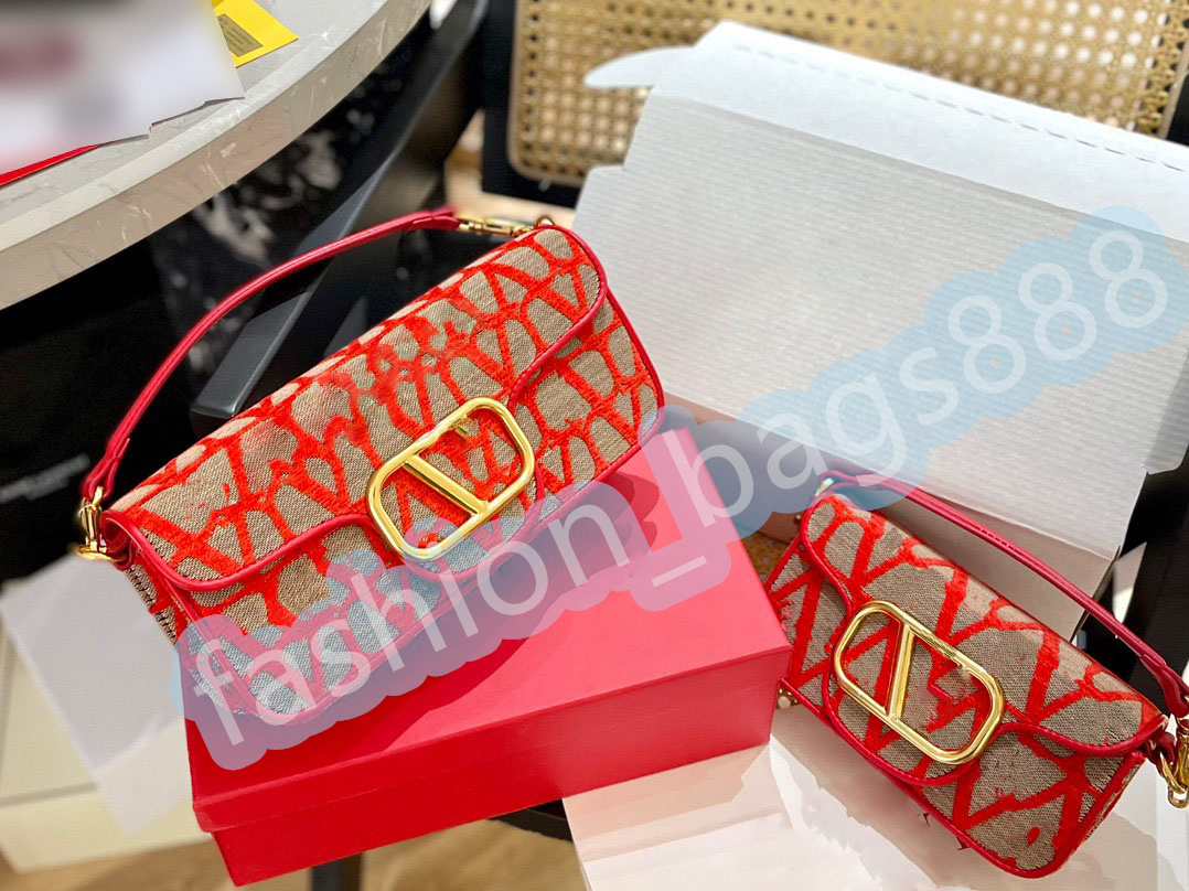 Mini Locos Bags designer bag the tote bag woman handbag luxury crossbody handbags fashion saddle lady purses Gold Letter Cowhide Leather 5A, 7.
Mini Locos Bags designer bag the tote bag woman handbag luxury crossbody handbags fashion saddle lady purses Gold Letter Cowhide Leather 5A, 7.