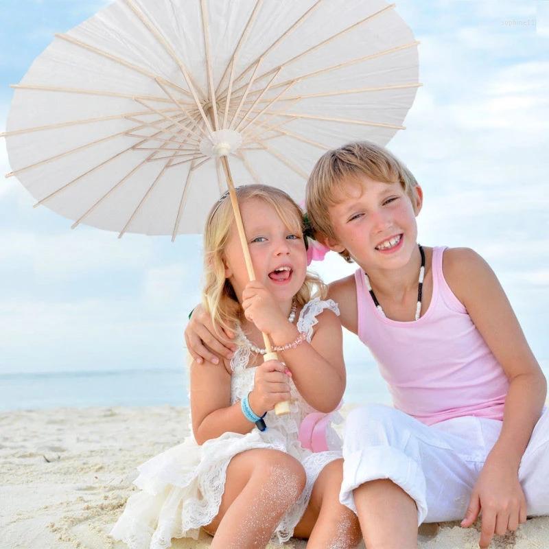 Umbrellas 15pcs Bridal Wedding Parasols White Paper Chinese Mini Craft Umbrella 4 Diameter: 60cm
Umbrellas 15pcs Bridal Wedding Parasols White Paper Chinese Mini Craft Umbrella 4 Diameter: 60cm