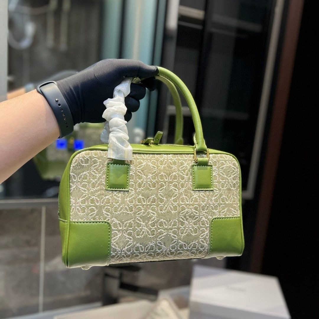 Designer Bag Handbag New Handheld One Shoulder Pillow Women's Bag Classic Fashion Embroidery Large Capacity Crossbody Bag Size 25 12 16, Black
Designer Bag Handbag New Handheld One Shoulder Pillow Women's Bag Classic Fashion Embroidery Large Capacity Crossbody Bag Size 25 12 16, Black