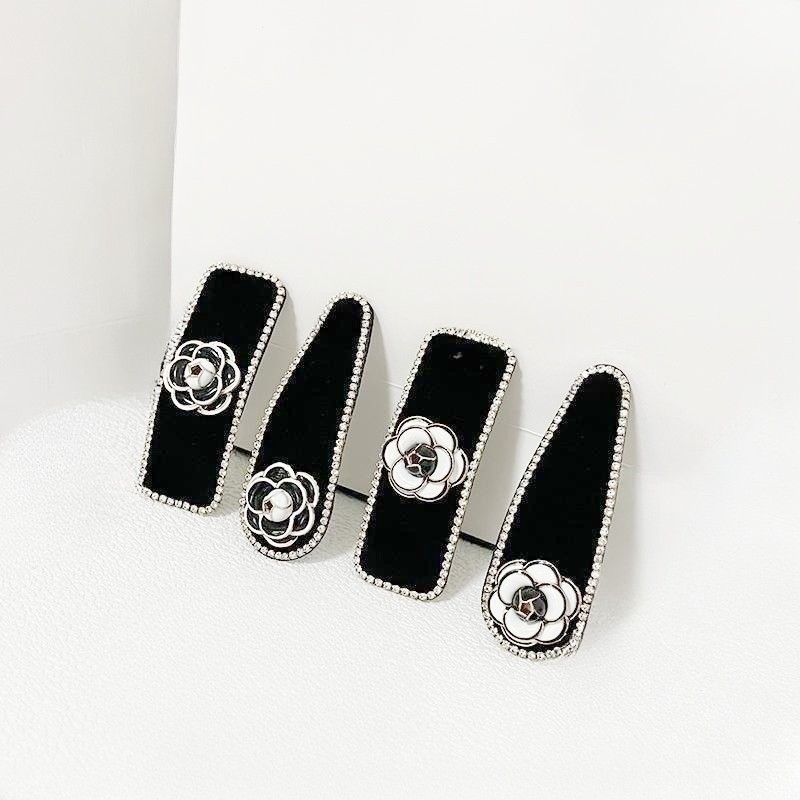 Brand Designer Hair Clips Barrettes High End Fashion Design Hairpin Popular Brand Headwear New High-end Sponge Diamond Hair Clip Fine Design For Women Girls
Brand Designer Hair Clips Barrettes High End Fashion Design Hairpin Popular Brand Headwear New High-end Sponge Diamond Hair Clip Fine Design For Women Girls
