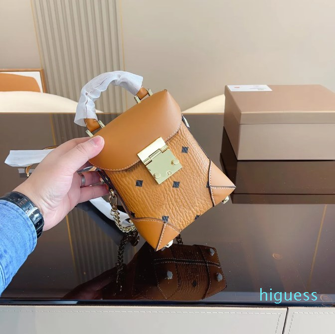 2023 new fashion Designer bags luxury handbag purse wallet the tote bag backpack Leather Open Satchel 4 color high quality, Color1
2023 new fashion Designer bags luxury handbag purse wallet the tote bag backpack Leather Open Satchel 4 color high quality, Color1