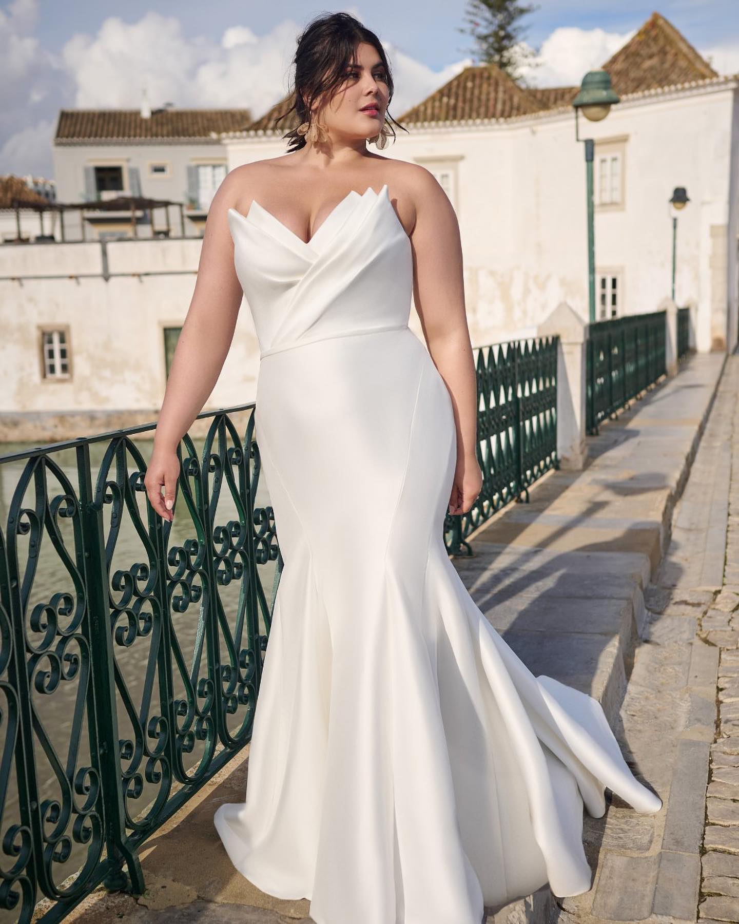 Plus Size Ruched Mermaid Wedding Dress V Neck Satin Bow Tie Bridal Gown Button Train Women Rode De Mariee