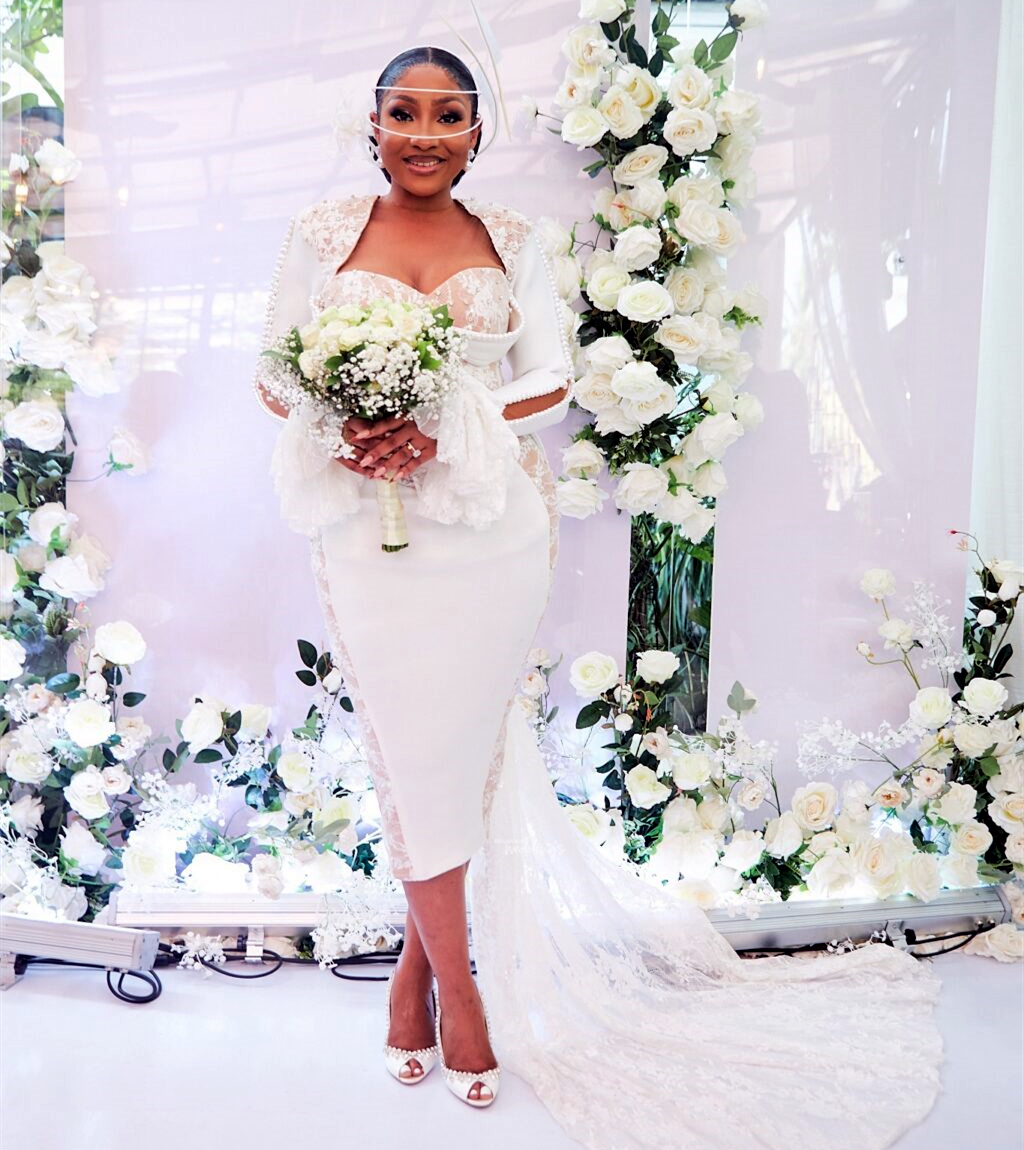 Elegant Long Sleeves Sheath Civil Wedding Dresses With Back Bow Train Sweetheart Neck Knee Length Crystals Beaded Lace Sexy African Corset Bridal Gown