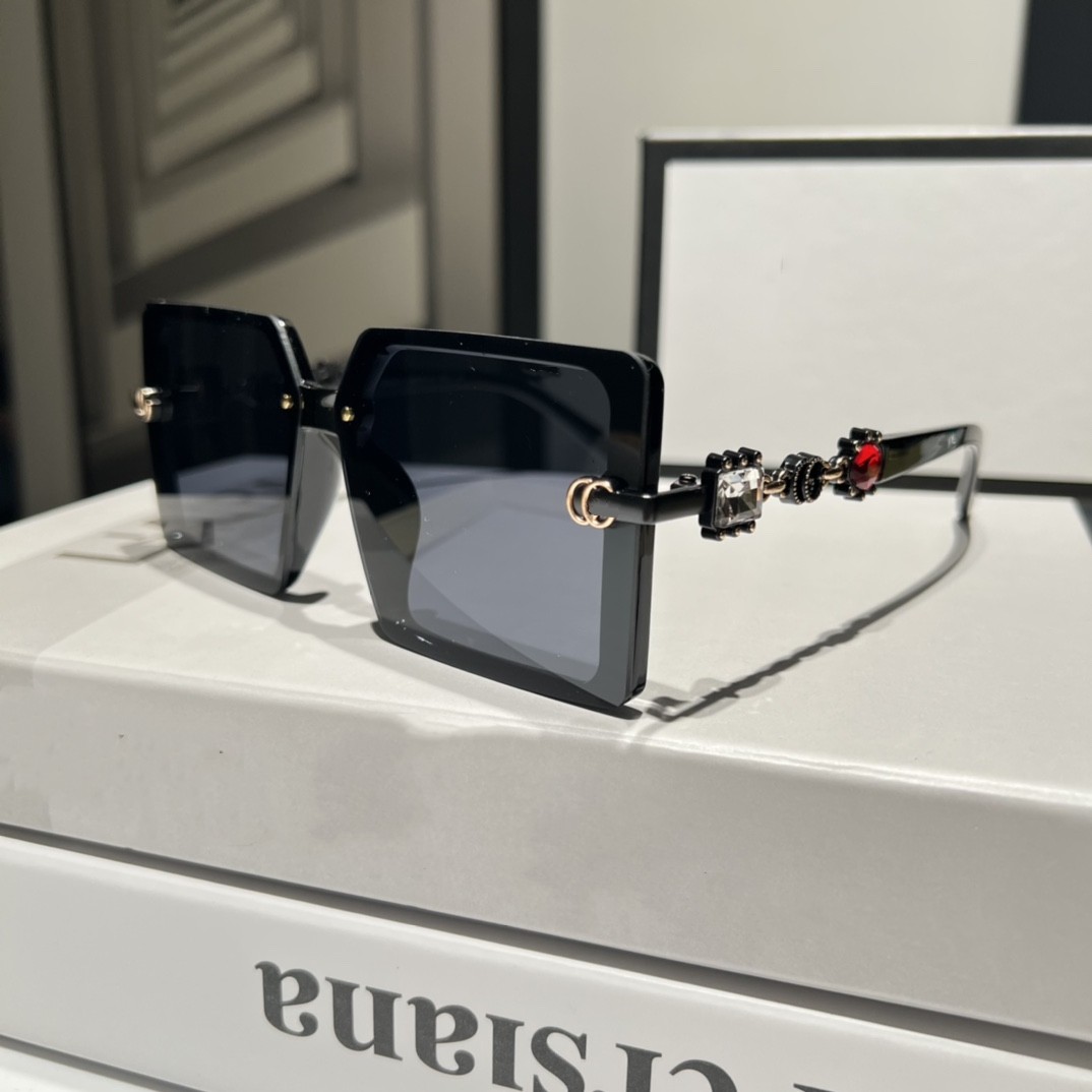 Luxury Attitude Sunglasses For Men Fashion Z0256U design UV Protection Lens Square Full Frame Gold Color Plated Frame Come With Package 61mm8421 
Luxury Attitude Sunglasses For Men Fashion Z0256U design UV Protection Lens Square Full Frame Gold Color Plated Frame Come With Package 61mm8421