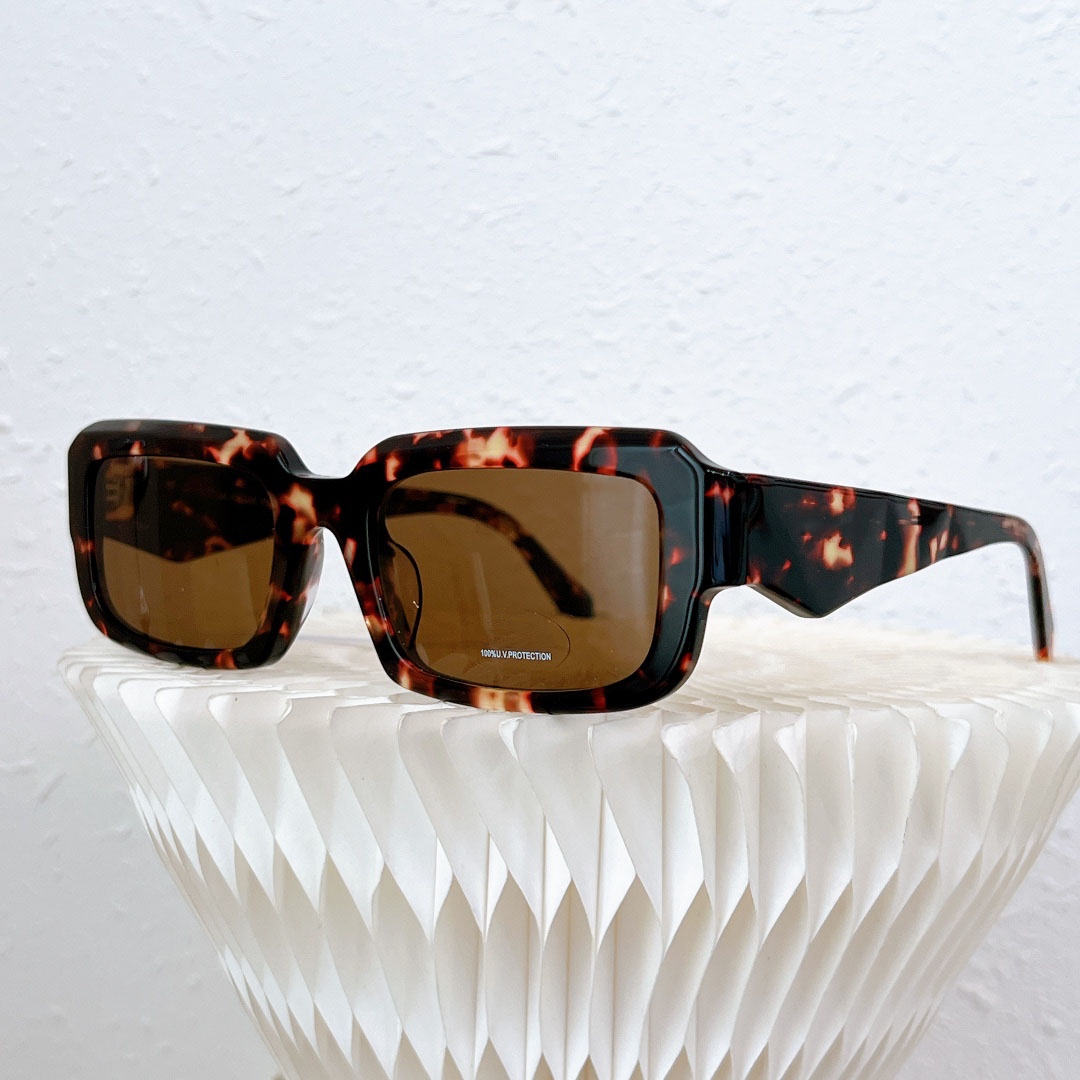 Womens sunglasses fashion with color gradient lenses design sense the legs SIZE 53 22 145 mens sunglasses 100% UVA/UVB protection
