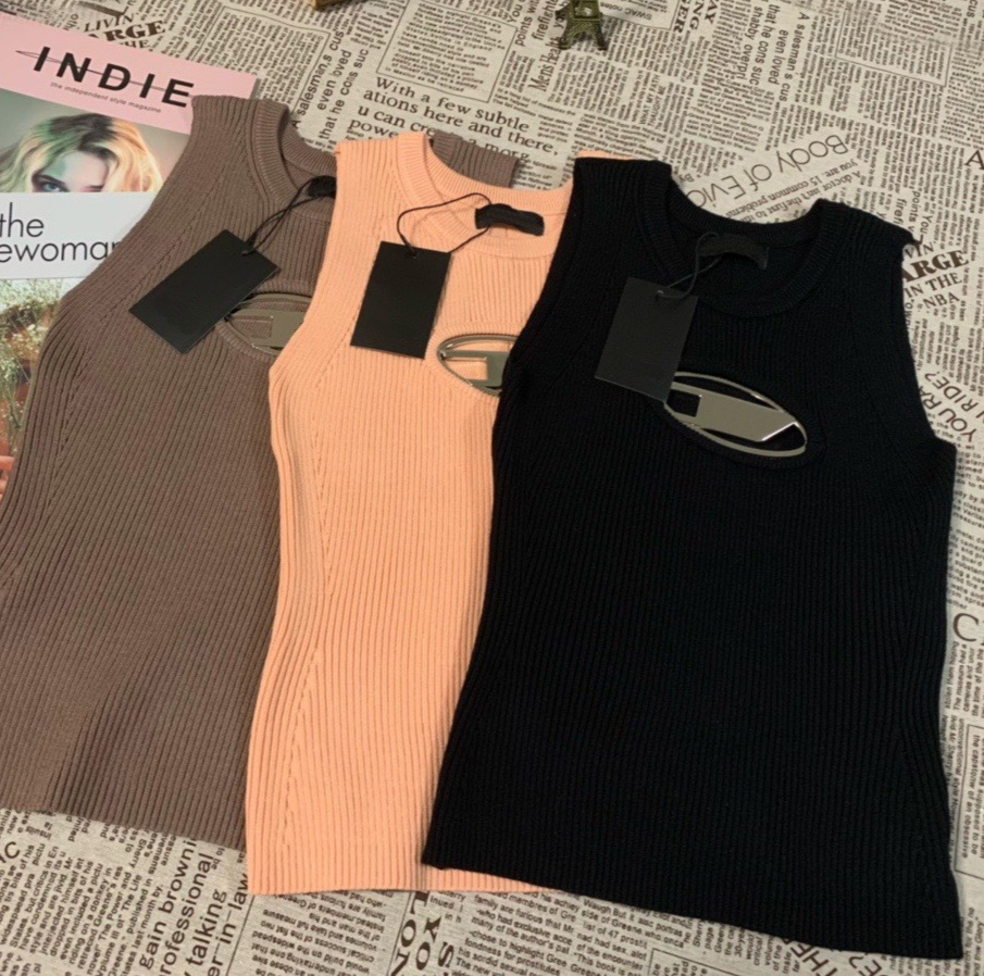 Luxury Brands Womens Slender Fit Stretchy Cotton Blend Tee with Metallic Tag Elastic Hugging Seamless Crewneck Sweatshirt - Trendy Casual Wear by Prestigious Labels