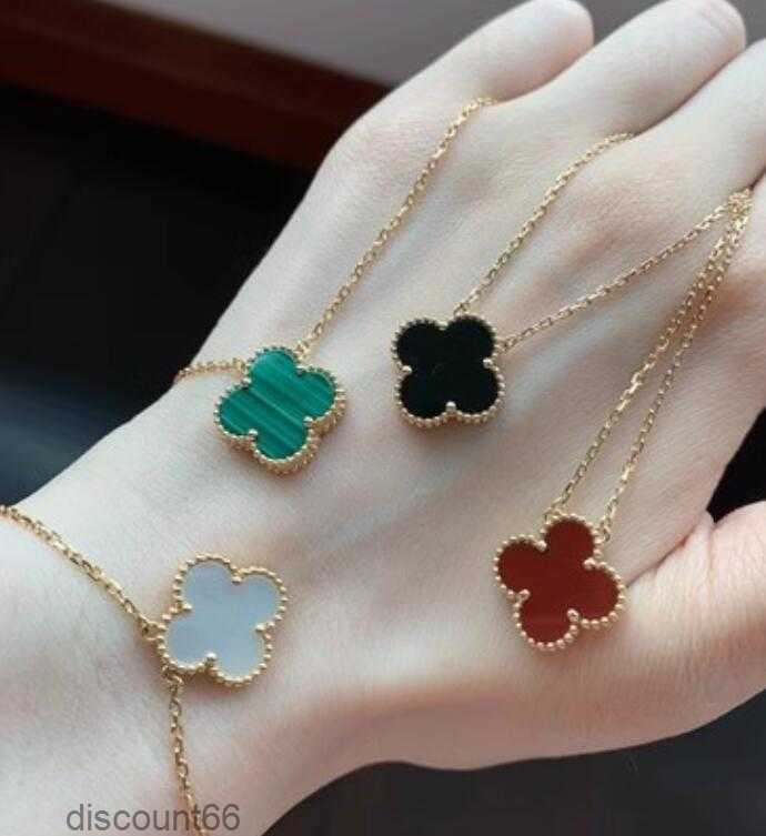 Fashion Designer Pendant Necklaces for Women Elegant 4/Four Leaf Clover Locket Necklace Highly Quality Choker Chains Jewelry 18K Plated Gold Girls GiftIQ3S
Fashion Designer Pendant Necklaces for Women Elegant 4/Four Leaf Clover Locket Necklace Highly Quality Choker Chains Jewelry 18K Plated Gold Girls GiftIQ3S