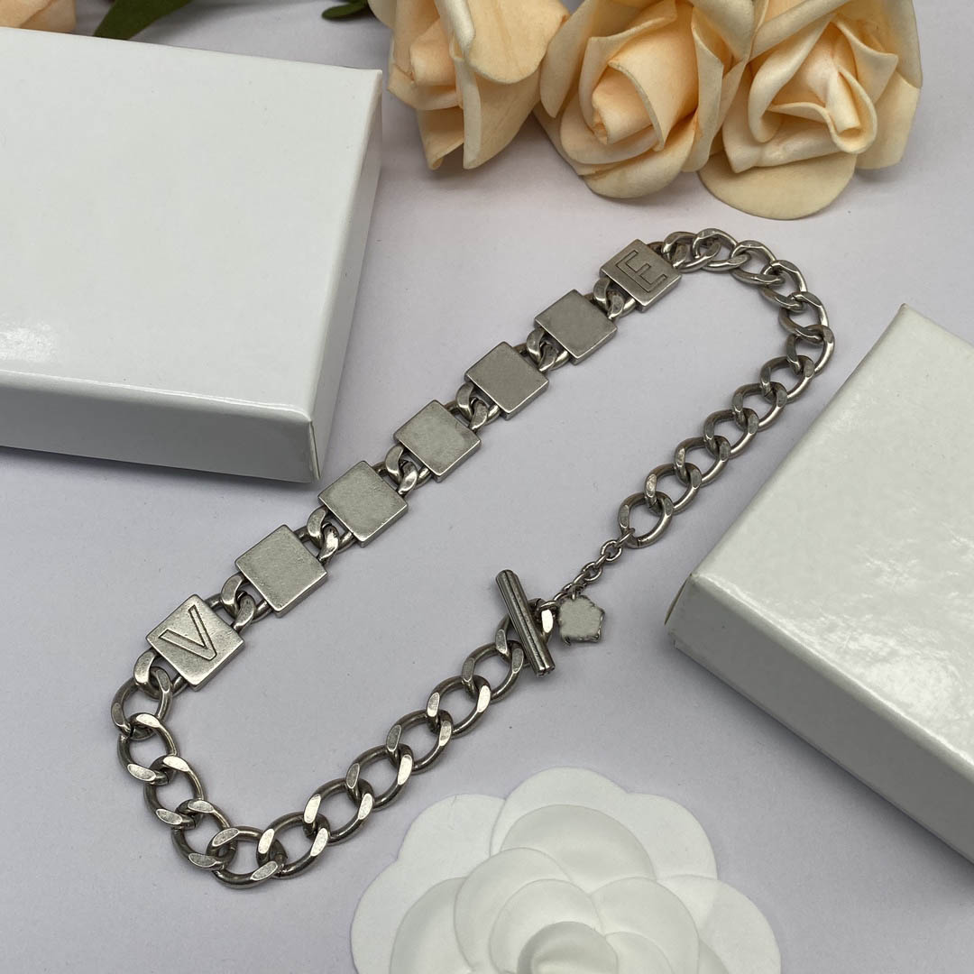 Designer Silver Chain Necklaces for Mens Women Cuban Link Chains Pendant V Luxury Jewelry Choker Necklace Vintage Chunky Thick Ladies with Box