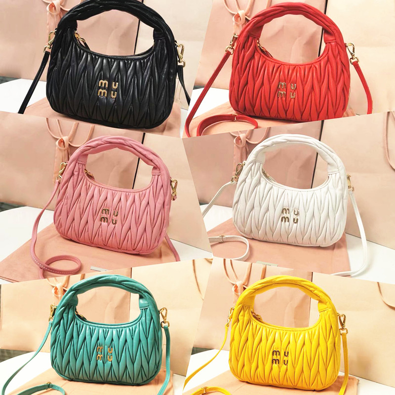 Luxury Designer Miui Miu Wander Matelasse bags Womens mens handbags Shoulder clutch crossbody bag purses Genuine Leather hobo pochette weekend tote Underarm Bags, Red
Luxury Designer Miui Miu Wander Matelasse bags Womens mens handbags Shoulder clutch crossbody bag purses Genuine Leather hobo pochette weekend tote Underarm Bags, Red