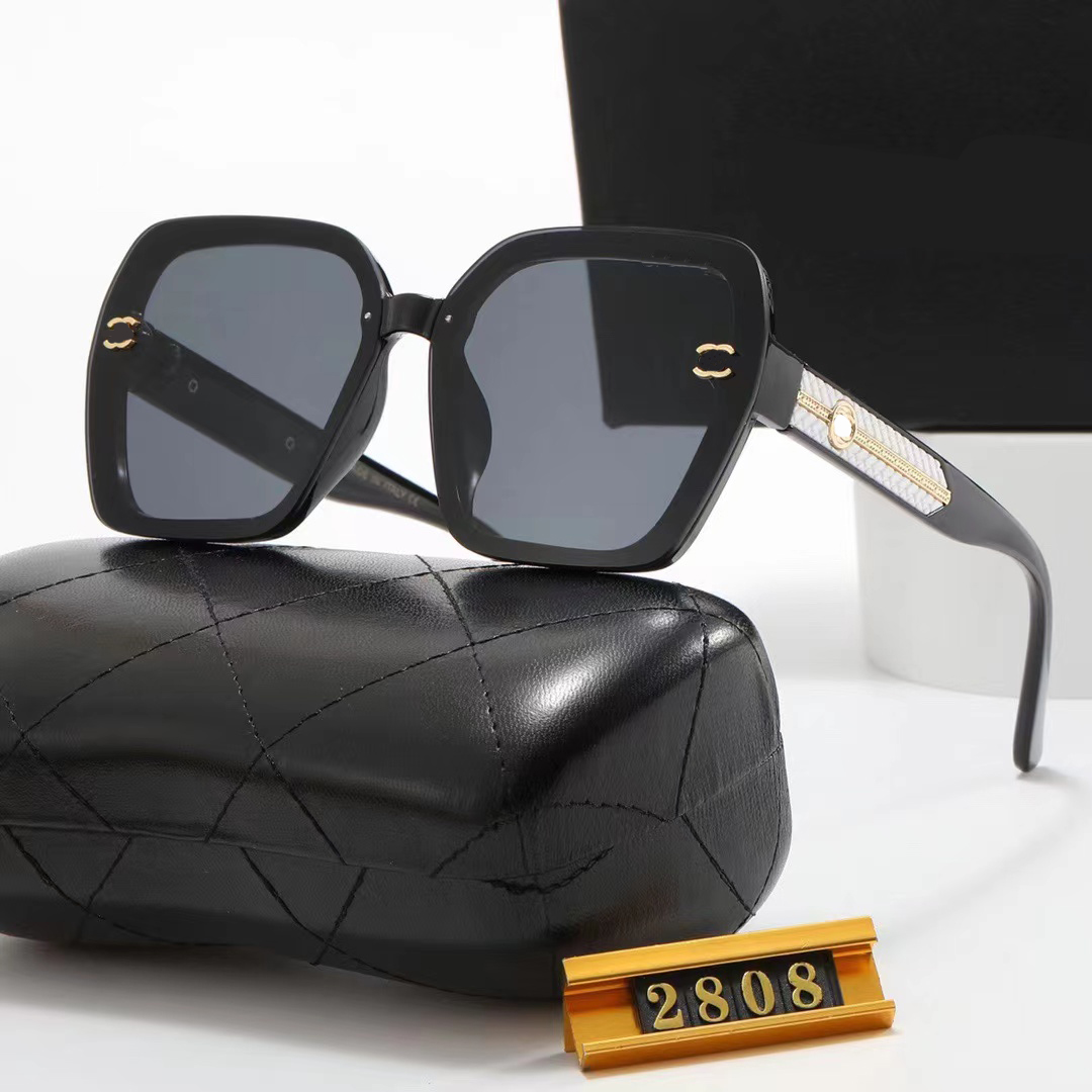 Luxury designer printed alphabet Sunglasses Glasses Women's glasses men's glasses Women's sunglasses UV400 lenses for both Large frame displays small face
Luxury designer printed alphabet Sunglasses Glasses Women's glasses men's glasses Women's sunglasses UV400 lenses for both Large frame displays small face