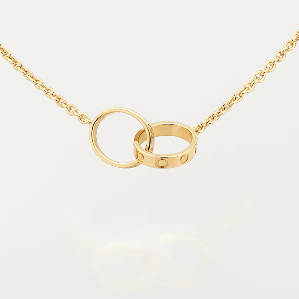 Luxury designer necklace High Edition Classic Design Pendant Love Necklace for Women Girls Double Loop Charms Titanium Steel Wedding Jewelry Collares
Luxury designer necklace High Edition Classic Design Pendant Love Necklace for Women Girls Double Loop Charms Titanium Steel Wedding Jewelry Collares