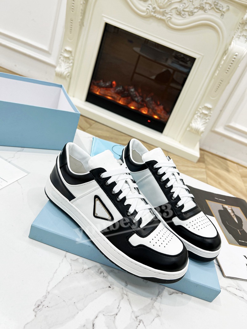 High quality District Perforated Leather Sneakers Sporty Shoes White Black Grey Casual Shoe For Man Woman Rubber Sole Trainer with Triangle Sneaker size 35-46
High quality District Perforated Leather Sneakers Sporty Shoes White Black Grey Casual Shoe For Man Woman Rubber Sole Trainer with Triangle Sneaker size 35-46