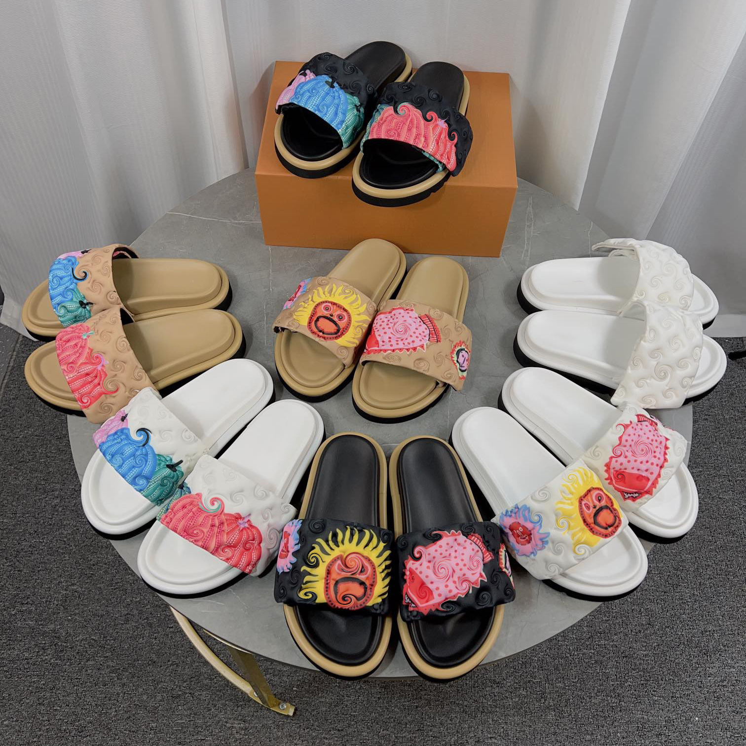Designers Flat Sandals Pool Pillow Mules Women slippers Soft Fashionable Easy to wear Style Slides Velcro to adjust the upper black, white, brown, blue beach slippers., 21
Designers Flat Sandals Pool Pillow Mules Women slippers Soft Fashionable Easy to wear Style Slides Velcro to adjust the upper black, white, brown, blue beach slippers., 21