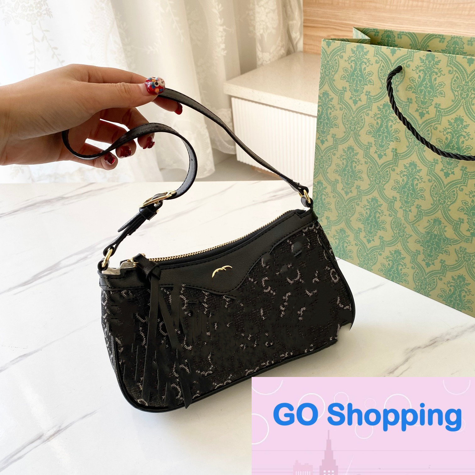 European and American Famous Presbyopic Underarm Sheath Simple Fashion Women's Handbag Shoulder Crossbody Mahjong Bags Quality, Black
European and American Famous Presbyopic Underarm Sheath Simple Fashion Women's Handbag Shoulder Crossbody Mahjong Bags Quality, Black