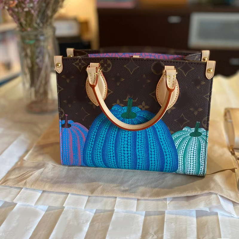 Top Designer tote bag Pumpkin Basket Bag handbags on the go shopping purse leather crossbody bags for women V luxurys shoulder belt clutch wallet embossed fashion bag, The box
Top Designer tote bag Pumpkin Basket Bag handbags on the go shopping purse leather crossbody bags for women V luxurys shoulder belt clutch wallet embossed fashion bag, The box