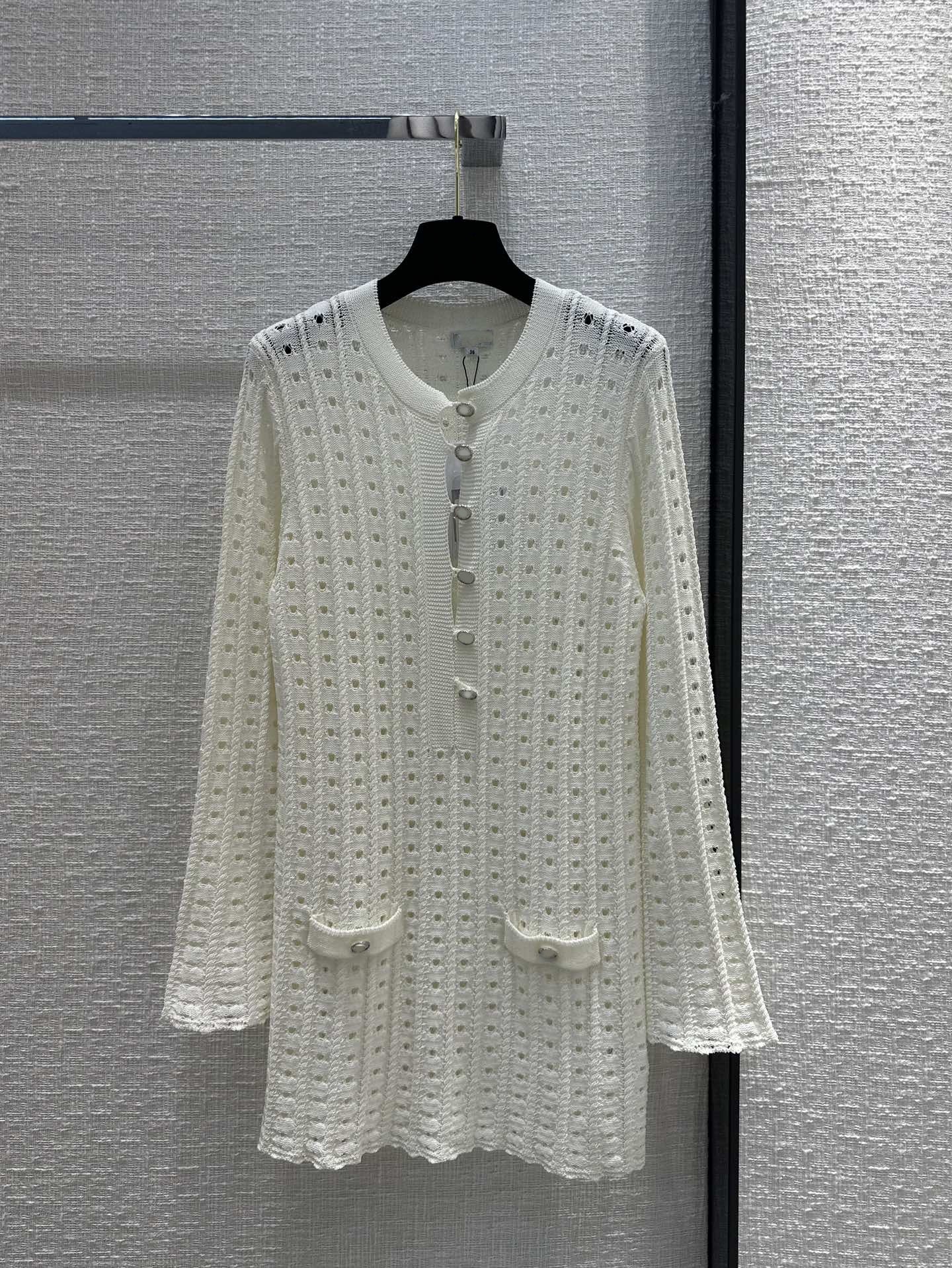 Milan Runway Dress 2023 New Autumn O Neck Long Sleeve Fashion Designer Dresses Brand Same Style Dress 0614-1, White
Milan Runway Dress 2023 New Autumn O Neck Long Sleeve Fashion Designer Dresses Brand Same Style Dress 0614-1, White