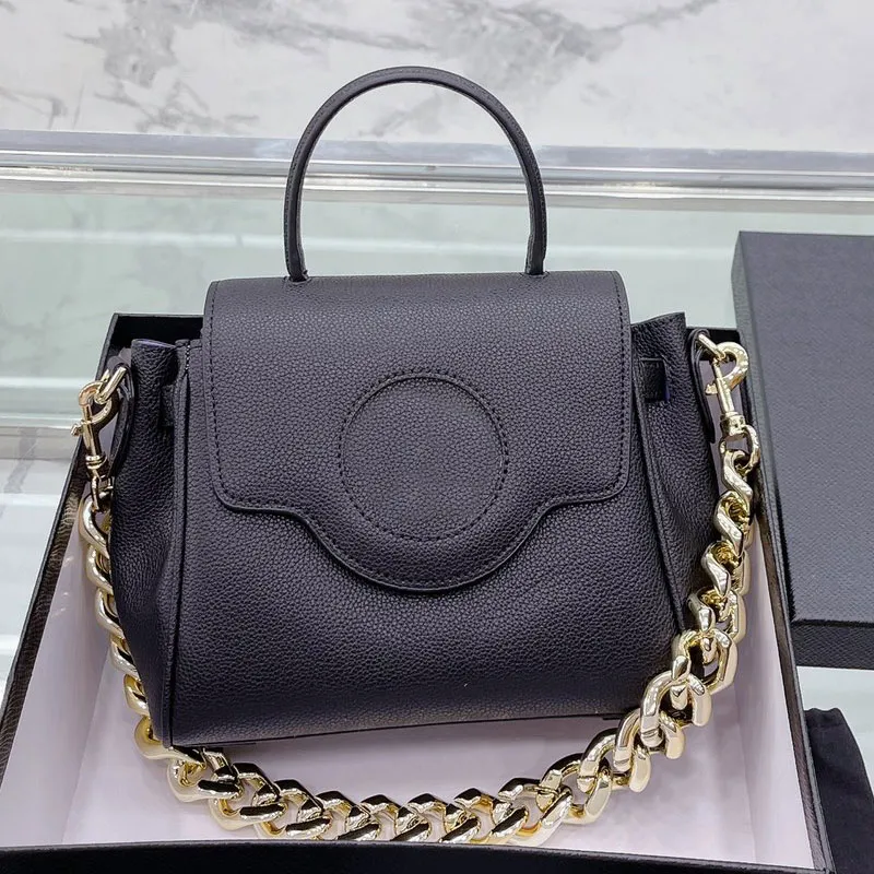 Fashion Designers Tote Bags for Womens Handbags Luxurys designer totes Bag Ladies chain Shoulder bags Shopping Crossbody bag Purse 2306143PE, V1
Fashion Designers Tote Bags for Womens Handbags Luxurys designer totes Bag Ladies chain Shoulder bags Shopping Crossbody bag Purse 2306143PE, V1