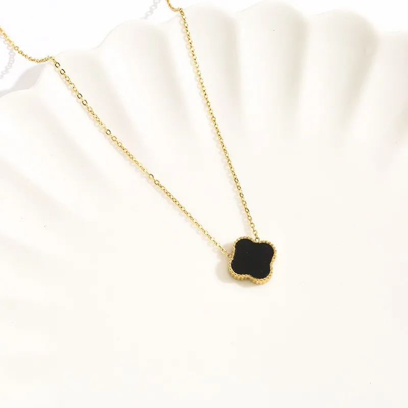 Designer Pendant Necklace for Women Elegant Four-leaf clover pendant Necklace S925 sterling silver high quality Necklace Designer Jewelry 24K gold plated girl gift
Designer Pendant Necklace for Women Elegant Four-leaf clover pendant Necklace S925 sterling silver high quality Necklace Designer Jewelry 24K gold plated girl gift