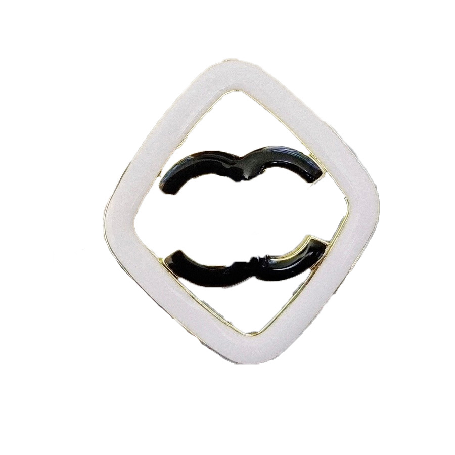 Brand Desinger Love Stamp Brooch Copper Alloy 18K Gold 925 Sliver Plated Jewelry Pin Diamond Brooches Celtic Vintage Broochs Womens Wedding party Dress
Brand Desinger Love Stamp Brooch Copper Alloy 18K Gold 925 Sliver Plated Jewelry Pin Diamond Brooches Celtic Vintage Broochs Womens Wedding party Dress